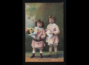 Foto AK, Kinder rosa Gewand Blumen Brief, Glückwunsch Geburtstag Leipzig 19.4.14