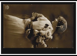 Mode-AK Frau mit Haarnetz und Blumen, HAMBURG 16.7.1915