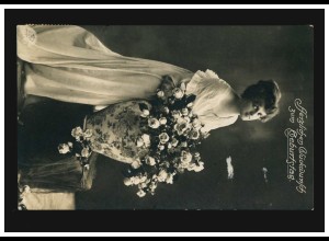 Mode-AK Frau im langen Kleid mit Rosen, HANNOVER 23.7.1918