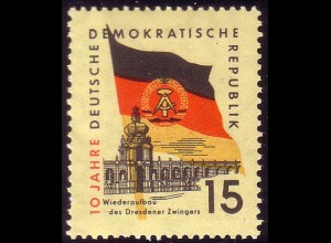 724 10 Jahre DDR Zwinger 15 Pf **